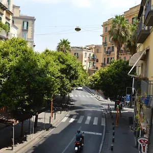 Appartamento Casa Flora Al Corso, Napoli
